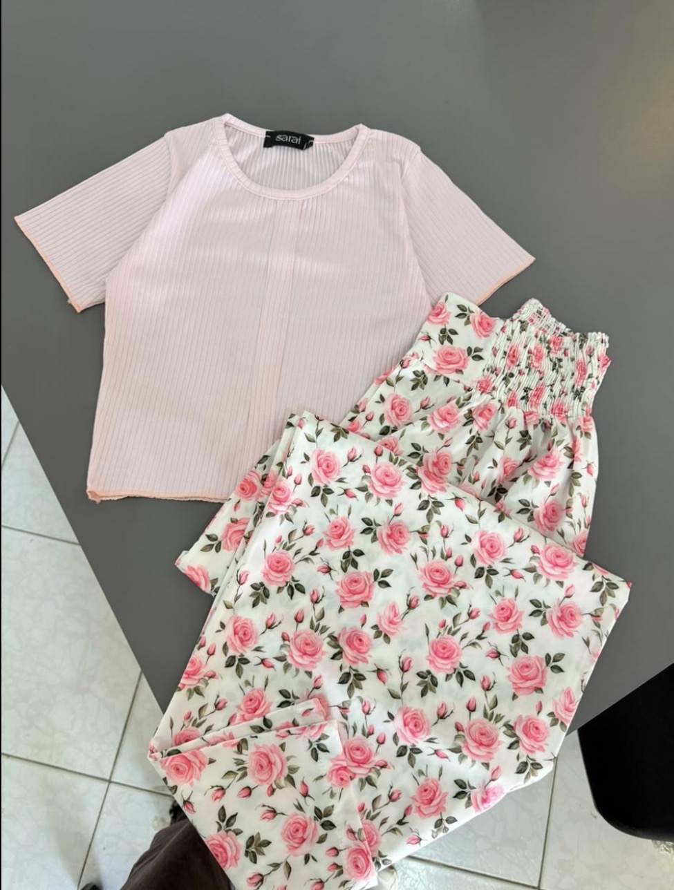 ست کراپ کرکره ای و شلوار بگ‌ گلدار